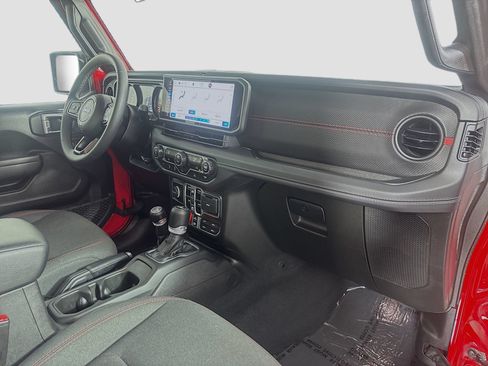 Used 2025 Jeep Wrangler Unlimited Rubicon AWD/4WD image 27
