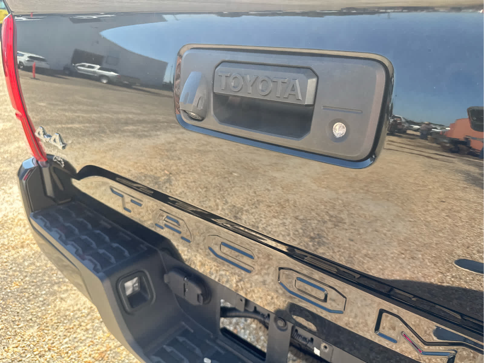 Used 2020 Toyota Tacoma SR AWD/4WD image 18