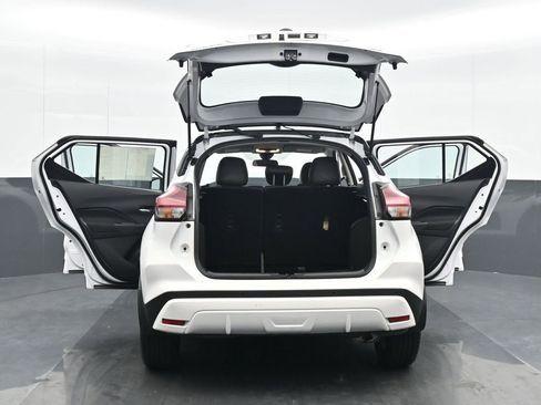 Used 2023 Nissan Kicks SV image 25