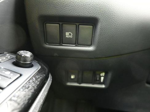 Used 2019 Toyota C-HR XLE image 18