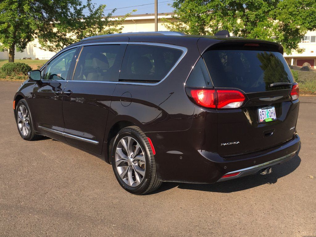 Used 2017 Chrysler Pacifica Limited FWD image 4