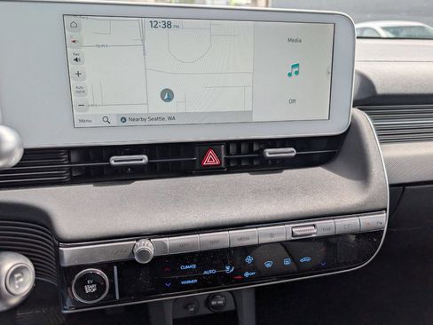 Used 2024 Hyundai Ioniq 5 Limited image 12