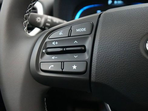 New 2025 Hyundai Venue Limited image 41