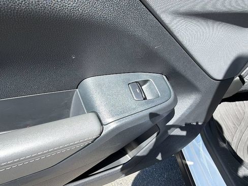 Used 2025 Subaru Crosstrek 2.5i Premium AWD/4WD image 15