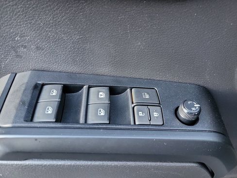Used 2022 Toyota Tacoma SR AWD/4WD image 11