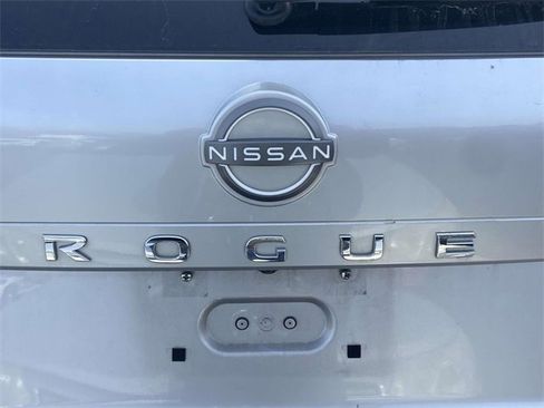 Used 2023 Nissan Rogue SV image 8