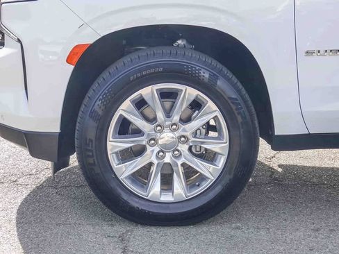 Used 2023 Chevrolet Suburban Premier image 10