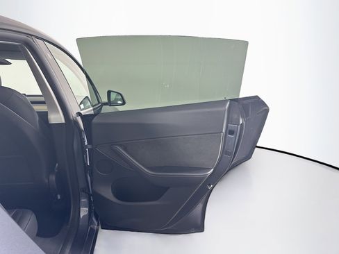 Used 2022 Tesla Model Y Performance image 30