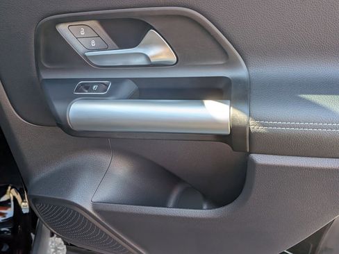 Certified 2025 Mercedes-Benz GLA 250 4MATIC image 33