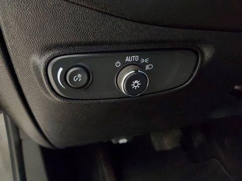 Used 2019 Chevrolet Equinox LS image 11