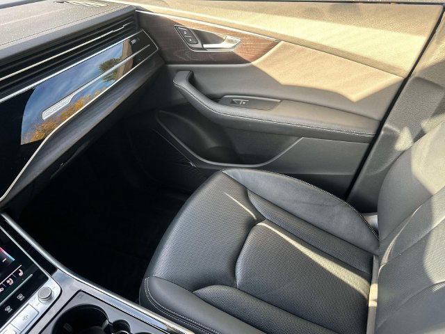 Used 2023 Audi Q8 Prestige AWD/4WD image 35