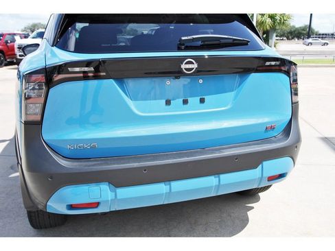 Used 2025 Nissan Kicks SR FWD image 7