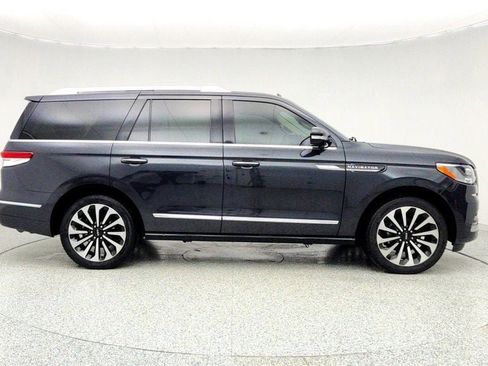 Used 2022 Lincoln Navigator Reserve image 4