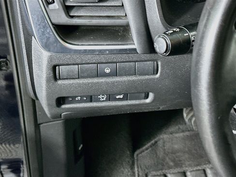 Used 2025 Nissan Rogue SV FWD image 17