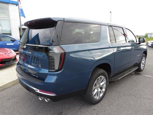 New 2025 Chevrolet Suburban Premier image 5