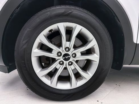 Used 2022 Kia Telluride LX image 13