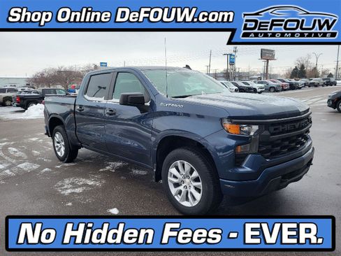 Used 2022 Chevrolet Silverado 1500 Custom image 1