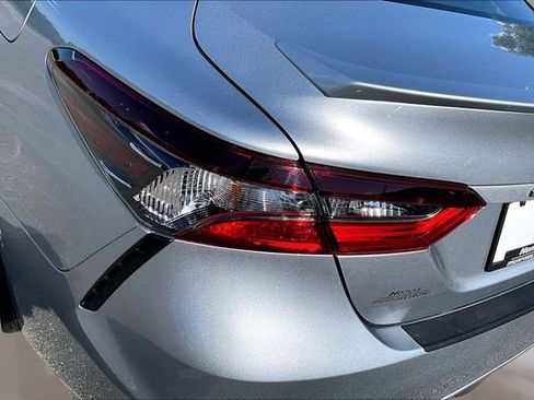 Used 2021 Toyota Camry SE w/ Cold Weather Package FWD image 20