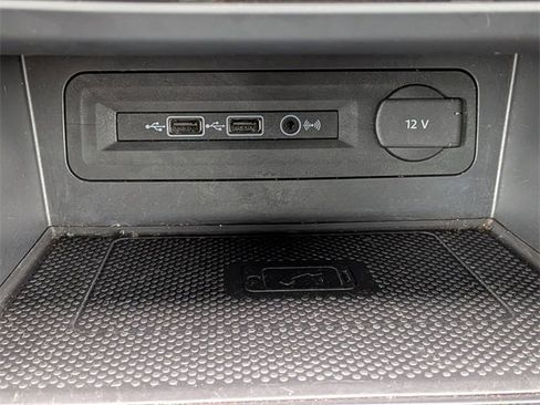 Used 2020 Volkswagen Atlas Cross Sport SE image 21