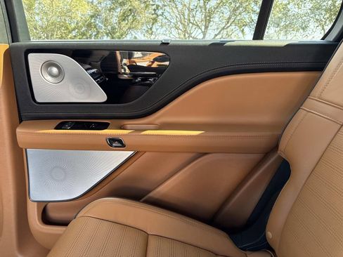 Used 2023 Lincoln Aviator Black Label w/ Dynamic Handling Package image 15