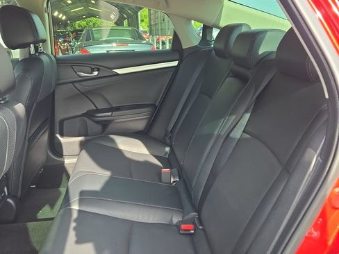 Used 2019 Honda Civic Touring image 8