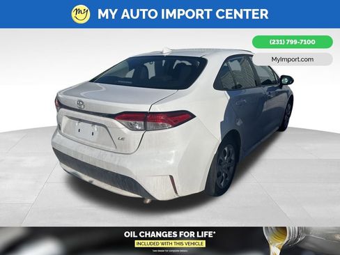 Used 2022 Toyota Corolla LE image 5