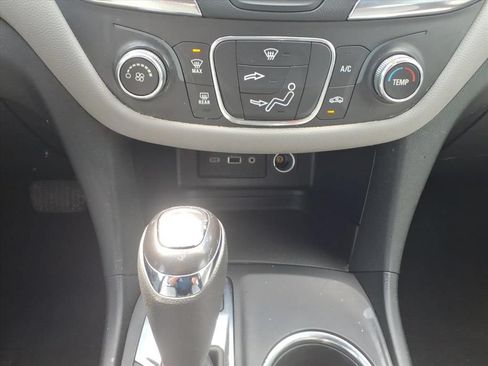 Used 2019 Chevrolet Equinox LS w/ LS Convenience Package AWD/4WD image 29