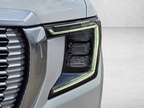 Used 2022 GMC Yukon Denali AWD/4WD image 9