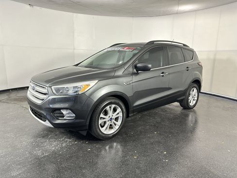 Used 2018 Ford Escape SE image 6