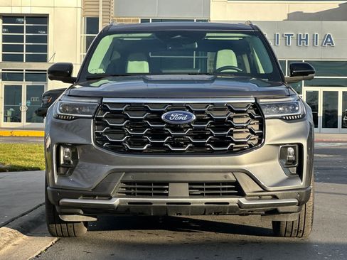 Certified 2025 Ford Explorer Platinum w/ Ultimate Package image 10