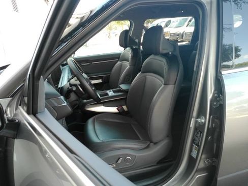 Used 2024 Kia EV9 Light Long Range RWD image 16