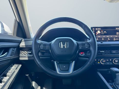 Used 2025 Honda Accord Touring image 11