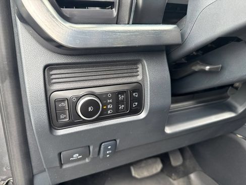 Used 2025 Ford F250 Lariat w/ Lariat Ultimate Package AWD/4WD image 12