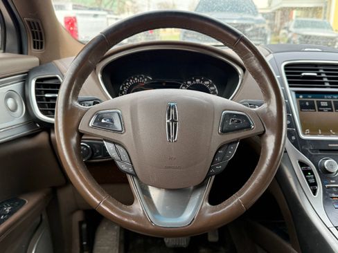 Used 2016 Lincoln MKX Reserve w/ Luxury Package AWD/4WD image 17