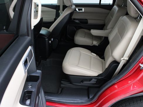 Used 2020 Ford Explorer XLT w/ Equipment Group 202A RWD image 28