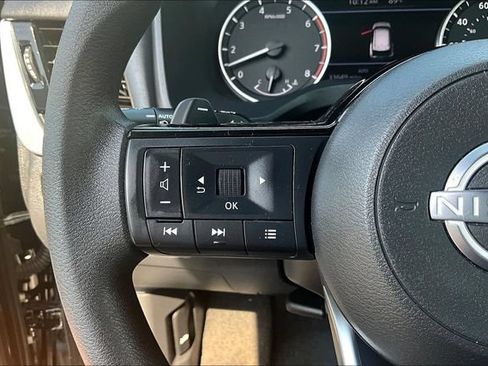 Used 2022 Nissan Rogue SV AWD/4WD image 11