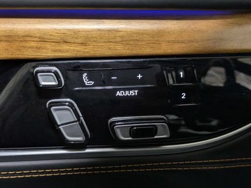 Certified 2022 Jeep Grand Wagoneer Series III w/ Rear Seat Video Group 1 AWD/4WD image 23