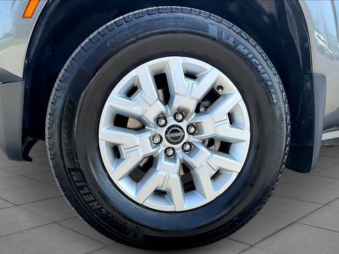 Used 2023 Nissan Frontier SV w/ Technology Package AWD/4WD image 18