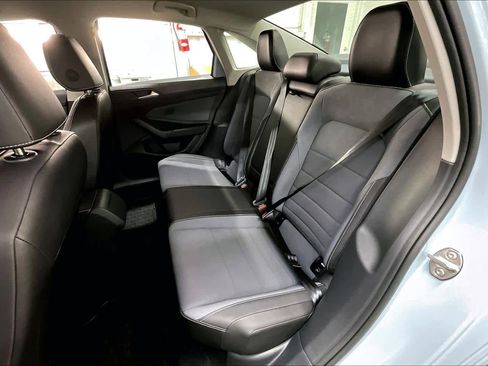 Used 2025 Volkswagen Jetta SE w/ Black Wheel Package image 28