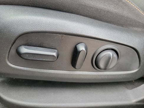 Used 2020 Chevrolet Traverse LT image 7