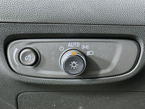 Used 2025 Buick Encore GX Preferred FWD image 17