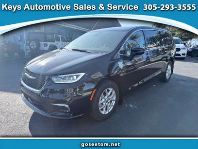 Used 2024 Chrysler Pacifica Touring-L