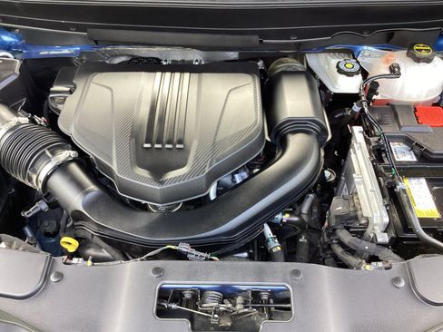 Used 2025 Chevrolet Traverse LT image 37