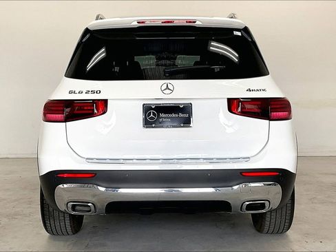 Used 2026 Mercedes-Benz GLB 250 4MATIC image 4