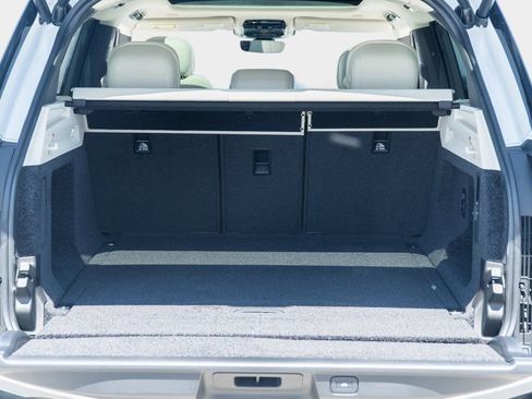 New 2025 Land Rover Range Rover SE image 29