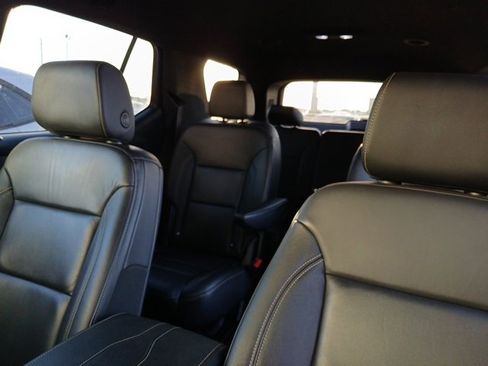 Used 2022 Chevrolet Traverse LT w/ LT Premium Package image 11