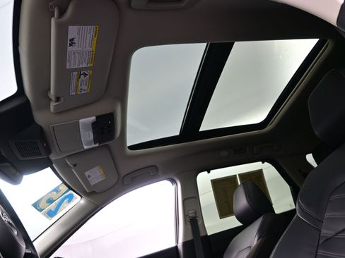 Used 2025 Nissan Pathfinder Platinum w/ Cargo Package image 19