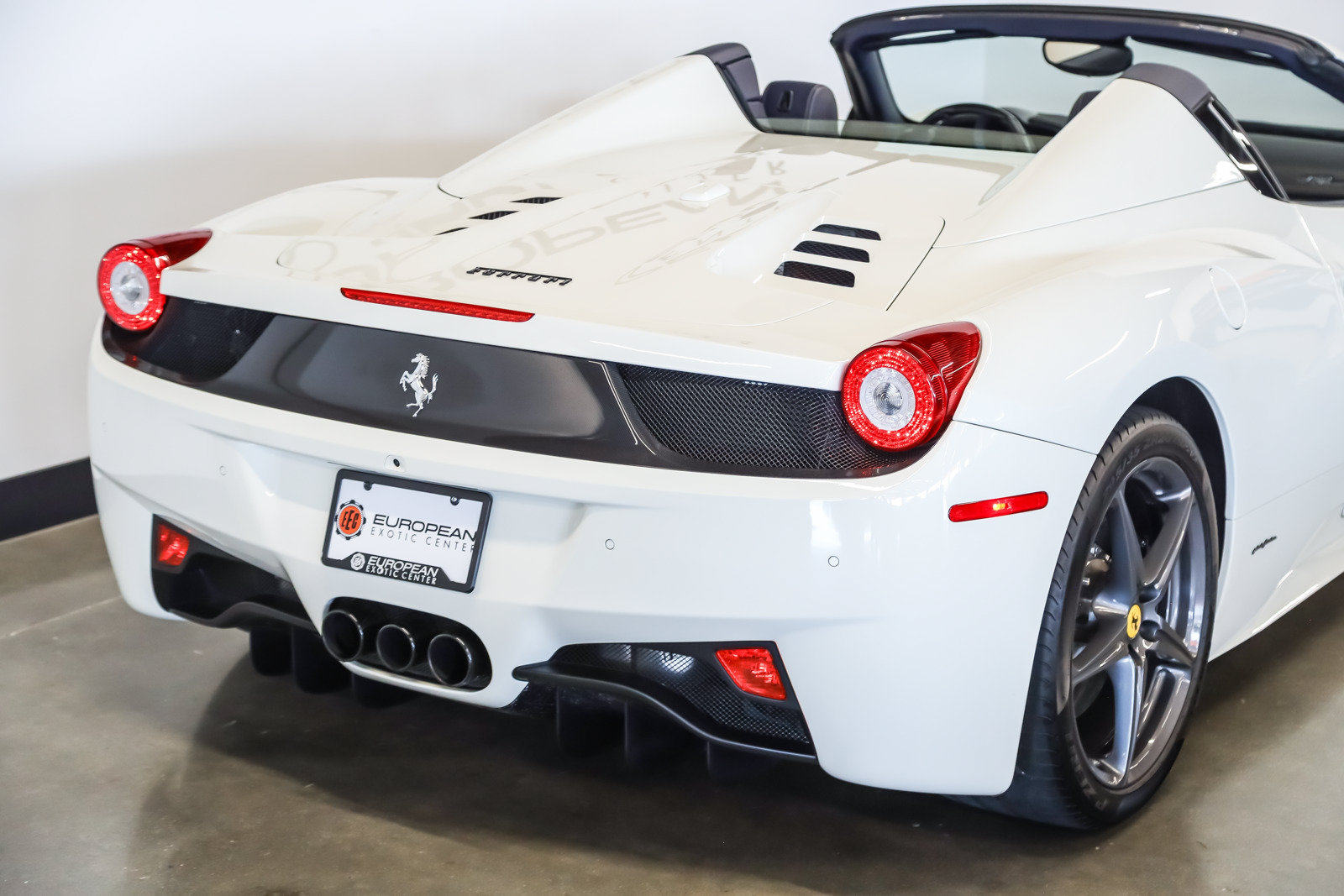 Used 2015 Ferrari 458 Spider RWD image 31
