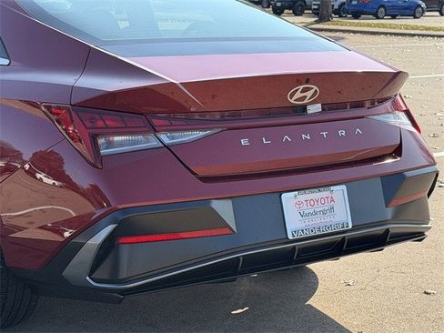 Used 2025 Hyundai Elantra SEL image 6
