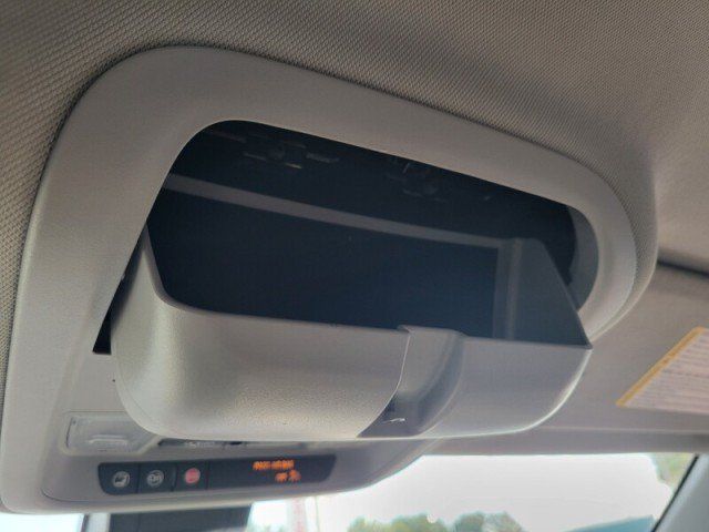 Used 2022 GMC Terrain SLE w/ Driver Convenience Package FWD image 25